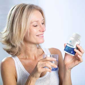 Customer holding FlexiLeaf bottle